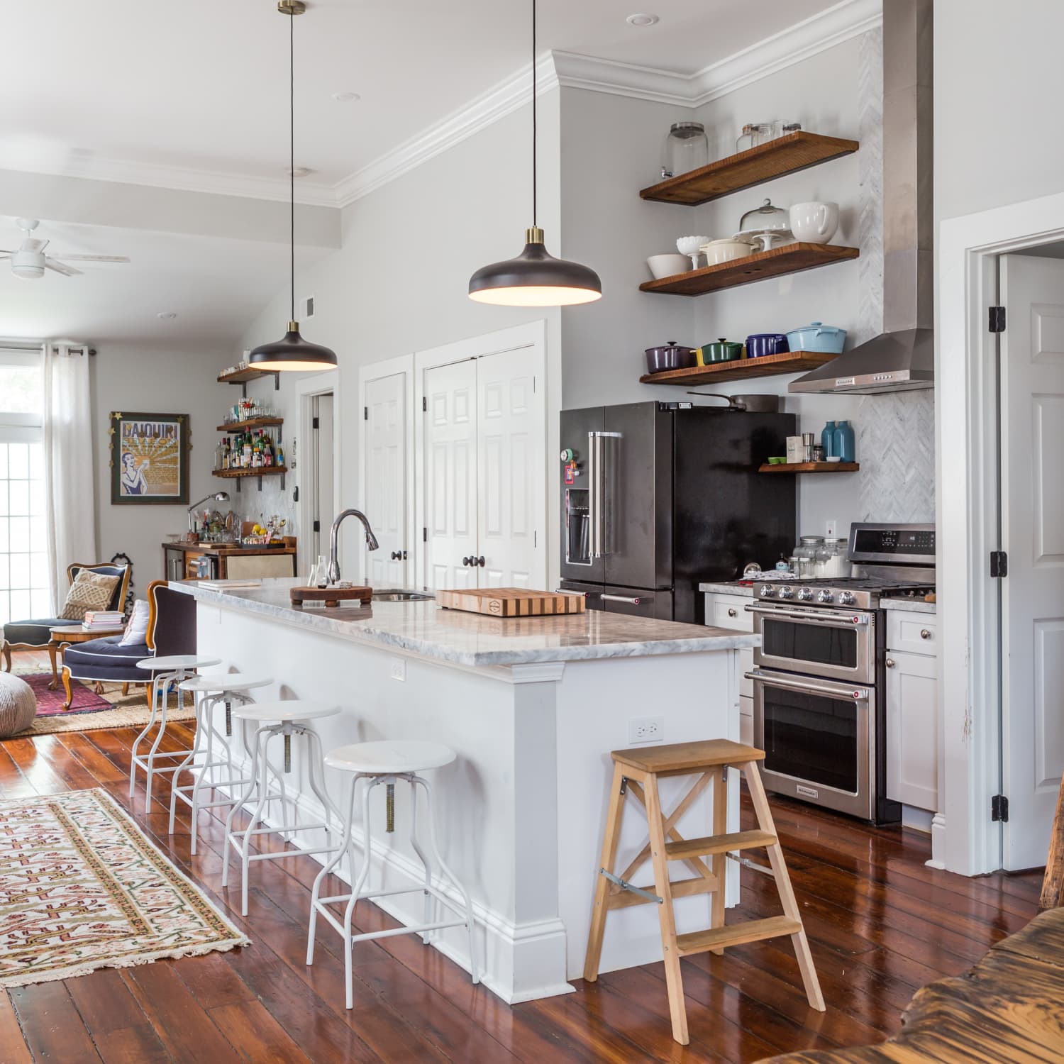 Resale shop kitchen appliances